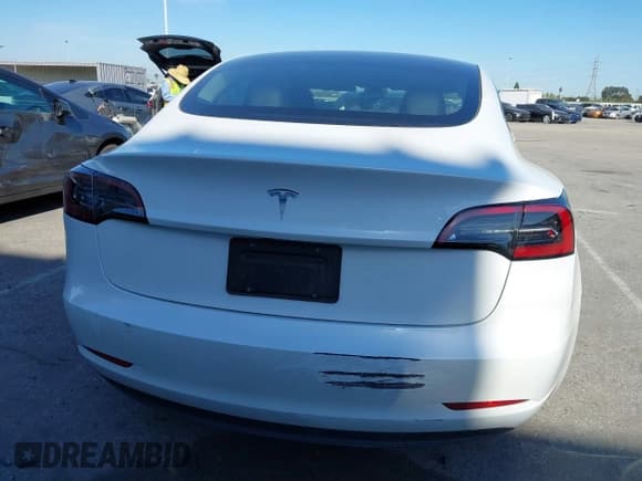 ✅ 2023 Tesla Model 3 • VIN: 5YJ3E1EA7PF693103 • Lot: 41831680. Wystawiony na IAAI z przebiegiem 17 777 mil. Bezpłatny archiwum sprzedaży aukcyjnych z USA i szczegółowy raport historii pojazdu na DreamBid. Zdjęcie 15.