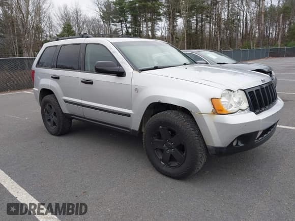 ✅ 2008 Jeep Grand Cherokee Laredo • VIN: 1J8GR48K08C123592 • Lot: 43715838. Wystawiony na IAAI z przebiegiem 218 583 mil. Bezpłatny archiwum sprzedaży aukcyjnych z USA i szczegółowy raport historii pojazdu na DreamBid. Zdjęcie 1.