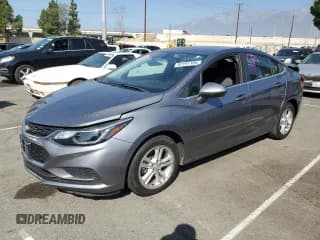 ✅ 2018 Chevrolet Cruze LT • VIN: 1G1BE5SM8J7117530 • Лот: 82191105. Опубликован ранее на Copart с пробегом 81 767 миль. Бесплатный доступ к архиву аукционных продаж из США и подробный отчёт об истории автомобиля на DreamBid. Изображение 1.