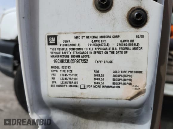 ✅ 2005 Chevrolet Silverado 2500HD LS • VIN: 1GCHK23U85F907252 • Lot: 80836195. Wystawiony na Copart z przebiegiem 224 912 mil. Bezpłatny archiwum sprzedaży aukcyjnych z USA i szczegółowy raport historii pojazdu na DreamBid. Zdjęcie 12.