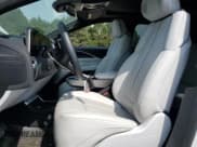 ✅ 2024 Cadillac LYRIQ Luxury • VIN: 1GYKPRRK3RZ133433 • Lot: 82111585. Wystawiony na Copart z przebiegiem 16 216 mil. Bezpłatny archiwum sprzedaży aukcyjnych z USA i szczegółowy raport historii pojazdu na DreamBid. Zdjęcie 7.