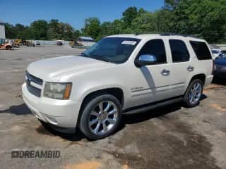 2009 Chevrolet Tahoe LTZ с VIN 1GNFC33009R171376, выставлен на аукционе Copart как лот 52502895 с пробегом 240 712 миль миль и Списание • Salvage title. История ставок и продаж доступна на DreamBid. Изображение 1.
