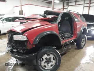 ✅ 1998 Chevrolet Blazer LS • VIN: 1GNCT18W0WK133879 • Lot: 41356554. Wystawiony na IAAI z przebiegiem Nie podano. Bezpłatny archiwum sprzedaży aukcyjnych z USA i szczegółowy raport historii pojazdu na DreamBid. Zdjęcie 2.