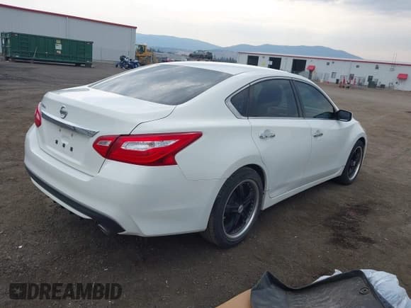 ✅ 2016 Nissan Altima SV • VIN: 1N4AL3APXGC210404 • Lot: 43084208. Listed on IAAI with 158,881 mi. Free auction sales archive from the USA and detailed vehicle history report at DreamBid. Image 4.