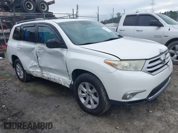 ✅ 2013 Toyota Highlander SE • VIN: 5TDZK3EH0DS104847 • Lot: 43403741. Listed on IAAI with 215,875 mi. Free auction sales archive from the USA and detailed vehicle history report at DreamBid. Image 1.