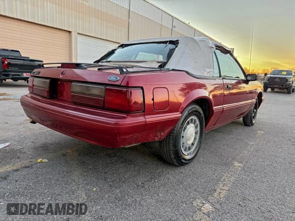 ✅ 1992 Ford Mustang • VIN: 1FACP44M7NF114715 • Lot: 96840765. Listed on Copart with 65,967 mi. Free auction sales archive from the USA and detailed vehicle history report at DreamBid. Image 4.