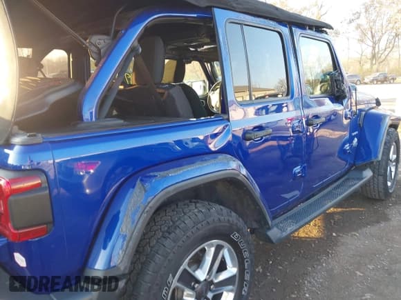 ✅ 2018 Jeep Wrangler Unlimited Sahara • VIN: 1C4HJXEG5JW256700 • Lot: 43705906. Listed on IAAI with 127,599 mi. Free auction sales archive from the USA and detailed vehicle history report at DreamBid. Image 17.