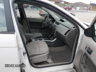 ✅ 2009 Ford Focus SE • VIN: 1FAHP35NX9W235980 • Lot: 43787496. Wystawiony na IAAI z przebiegiem 144 262 mil. Bezpłatny archiwum sprzedaży aukcyjnych z USA i szczegółowy raport historii pojazdu na DreamBid. Zdjęcie 5.