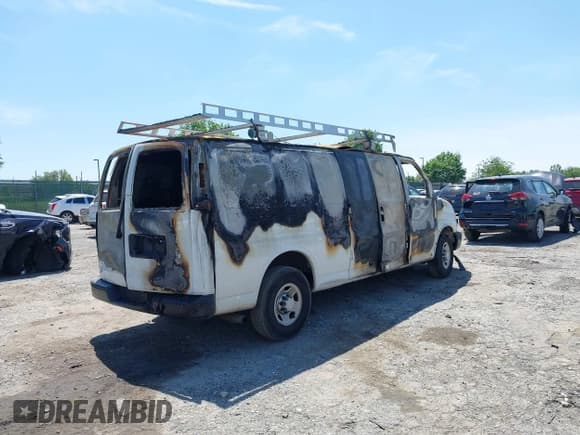 ✅ 2019 Chevrolet Express Cargo • VIN: 1GCWGBFP3K1165222 • Лот: 42241612. Опубликован ранее на IAAI с пробегом Не указан. Бесплатный доступ к архиву аукционных продаж из США и подробный отчёт об истории автомобиля на DreamBid. Изображение 4.