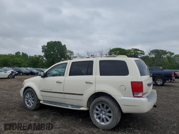 ✅ 2008 Chrysler Aspen Limited • VIN: 1A8HW58268F138325 • Lot: 57108465. Wystawiony na Copart z przebiegiem 190 888 mil. Bezpłatny archiwum sprzedaży aukcyjnych z USA i szczegółowy raport historii pojazdu na DreamBid. Zdjęcie 2.