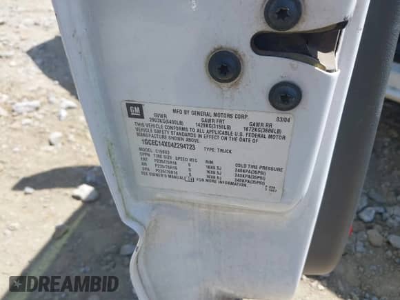 2004 Chevrolet Silverado 1500 z VIN 1GCEC14X04Z294723, wystawiony jako IAAI lot #42314001 z przebiegiem 217 834 mil mil oraz . Historia ofert i sprzedaży dostępna na DreamBid. Obrazek 9.