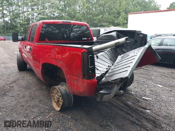 ✅ 2006 Chevrolet Silverado 2500HD LT3 • VIN: 1GCHK23D96F228883 • Лот: 42908093. Опубликован ранее на IAAI с пробегом 181 558 миль. Бесплатный доступ к архиву аукционных продаж из США и подробный отчёт об истории автомобиля на DreamBid. Изображение 3.