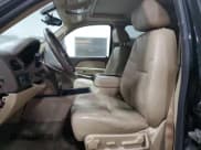 ✅ 2009 Chevrolet Suburban 1LT • VIN: 1GNFK26389R244805 • Lot: 75774414. Wystawiony na Copart z przebiegiem 197 238 mil. Bezpłatny archiwum sprzedaży aukcyjnych z USA i szczegółowy raport historii pojazdu na DreamBid. Zdjęcie 7.