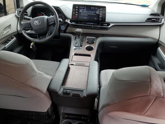 ✅ 2022 Toyota Sienna LE • VIN: 5TDKRKECXNS128831 • Lot: 81287765. Wystawiony na Copart z przebiegiem 66 666 mil. Bezpłatny archiwum sprzedaży aukcyjnych z USA i szczegółowy raport historii pojazdu na DreamBid. Zdjęcie 8.