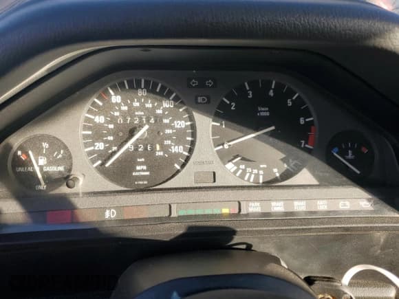 ✅ 1991 BMW 3 Series • VIN: WBABB231XMEC25523 • Lot: 81332334. Wystawiony na Copart z przebiegiem 7 214 mil. Bezpłatny archiwum sprzedaży aukcyjnych z USA i szczegółowy raport historii pojazdu na DreamBid. Zdjęcie 9.