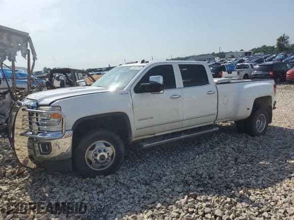 ✅ 2015 GMC Sierra 3500HD SLT • VIN: 1GT423C80FF127397 • Лот: 65933355. Опубликован ранее на Copart с пробегом Не указан. Бесплатный доступ к архиву аукционных продаж из США и подробный отчёт об истории автомобиля на DreamBid. Изображение 1.