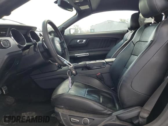 ✅ 2017 Ford Mustang EcoBoost Premium • VIN: 1FATP8UH0H5220279 • Lot: 82442125. Wystawiony na Copart z przebiegiem 175 012 mil. Bezpłatny archiwum sprzedaży aukcyjnych z USA i szczegółowy raport historii pojazdu na DreamBid. Zdjęcie 7.