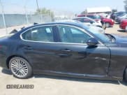 ✅ 2017 Alfa Romeo Giulia Ti • VIN: ZARFAECN4H7533456 • Lot: 42454831. Wystawiony na IAAI z przebiegiem 35 853 mil. Bezpłatny archiwum sprzedaży aukcyjnych z USA i szczegółowy raport historii pojazdu na DreamBid. Zdjęcie 13.