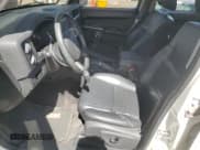 ✅ 2009 Jeep Commander Sport • VIN: 1J8HG48K59C549743 • Lot: 81011185. Wystawiony na Copart z przebiegiem 171 841 mil. Bezpłatny archiwum sprzedaży aukcyjnych z USA i szczegółowy raport historii pojazdu na DreamBid. Zdjęcie 7.