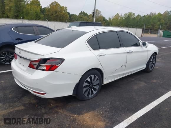 ✅ 2017 Honda Accord Touring • VIN: JHMCR6F77HC028820 • Lot: 43293240. Wystawiony na IAAI z przebiegiem 199 762 mil. Bezpłatny archiwum sprzedaży aukcyjnych z USA i szczegółowy raport historii pojazdu na DreamBid. Zdjęcie 4.
