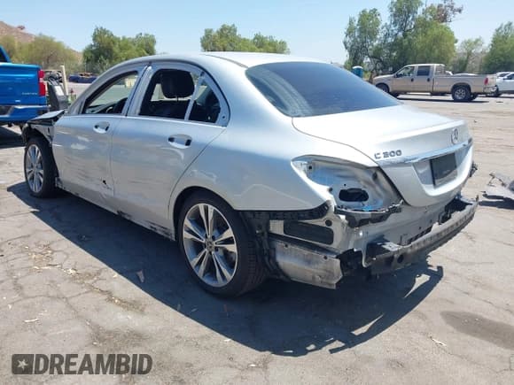 ✅ 2017 Mercedes-Benz C 300 • VIN: 55SWF4JB6HU223882 • Lot: 42795716. Wystawiony na IAAI z przebiegiem 113 759 mil. Bezpłatny archiwum sprzedaży aukcyjnych z USA i szczegółowy raport historii pojazdu na DreamBid. Zdjęcie 3.