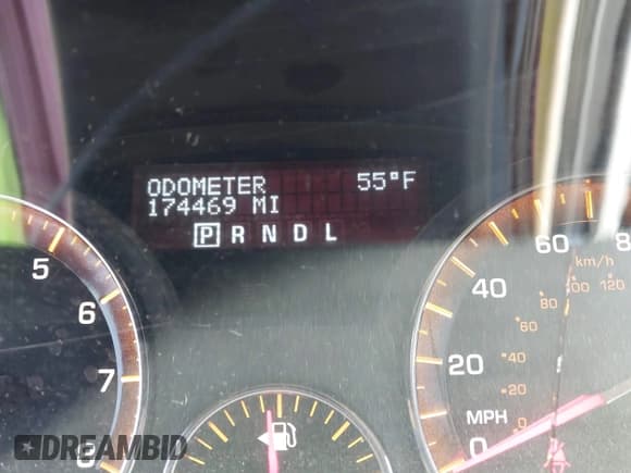 ✅ 2010 Saturn Outlook • VIN: 5GZLRUED3AJ200225 • Lot: 42038210. Wystawiony na IAAI z przebiegiem 174 469 mil. Bezpłatny archiwum sprzedaży aukcyjnych z USA i szczegółowy raport historii pojazdu na DreamBid. Zdjęcie 7.