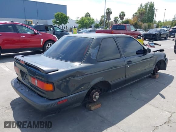 ✅ 1992 Nissan Sentra • VIN: 1N4GB32A2NC755002 • Лот: 39495432. Опубликован ранее на IAAI с пробегом 130 632 миль. Бесплатный доступ к архиву аукционных продаж из США и подробный отчёт об истории автомобиля на DreamBid. Изображение 4.