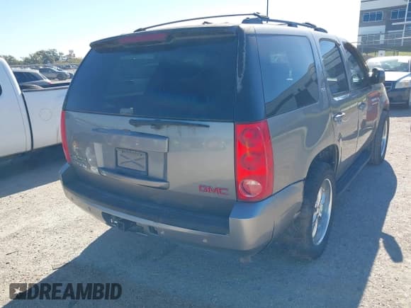 ✅ 2009 GMC Yukon SLT 4SB • VIN: 1GKEC33329R235517 • Lot: 43629406. Listed on IAAI with 198,158 mi. Free auction sales archive from the USA and detailed vehicle history report at DreamBid. Image 4.