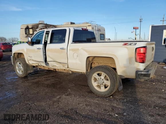 ✅ 2019 Chevrolet Silverado 2500HD LTZ • VIN: 1GC1KTEG4KF267633 • Lot: 49646465. Wystawiony na Copart z przebiegiem 203 657 mil. Bezpłatny archiwum sprzedaży aukcyjnych z USA i szczegółowy raport historii pojazdu na DreamBid. Zdjęcie 2.