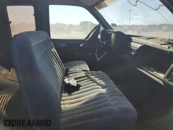 ✅ 1991 Chevrolet Silverado 1500 • VIN: 2GCEC19K8M1160225 • Lot: 73439084. Wystawiony na Copart z przebiegiem 324 398 mil. Bezpłatny archiwum sprzedaży aukcyjnych z USA i szczegółowy raport historii pojazdu na DreamBid. Zdjęcie 10.