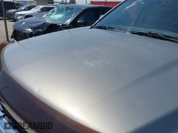 ✅ 2017 Chevrolet Suburban LS • VIN: 1GNSCGKC1HR255223 • Lot: 42754425. Wystawiony na IAAI z przebiegiem 154 612 mil. Bezpłatny archiwum sprzedaży aukcyjnych z USA i szczegółowy raport historii pojazdu na DreamBid. Zdjęcie 6.