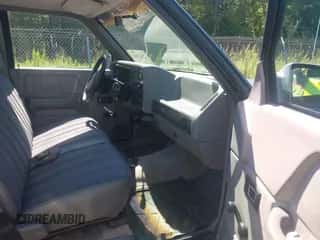 1995 Dodge Dakota z VIN 1B7FL26X1SW930958, wystawiony jako IAAI lot #42517165 z przebiegiem 168 399 mil mil oraz . Historia ofert i sprzedaży dostępna na DreamBid. Obrazek 5.