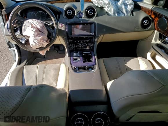 ✅ 2011 Jaguar XJ • VIN: SAJWA1CB6BLV05828 • Lot: 95434145. Wystawiony na Copart z przebiegiem 125 147 mil. Bezpłatny archiwum sprzedaży aukcyjnych z USA i szczegółowy raport historii pojazdu na DreamBid. Zdjęcie 8.