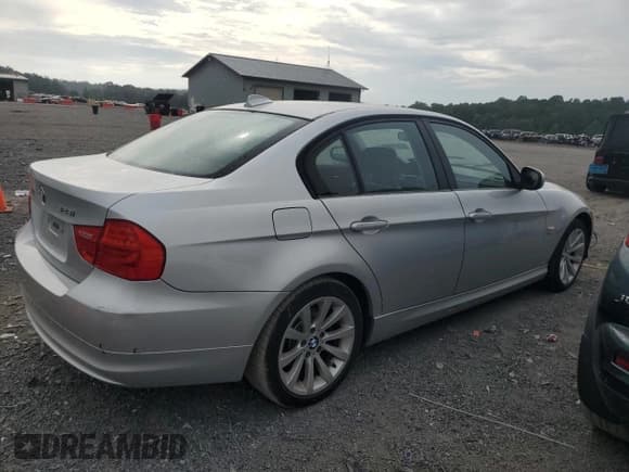 ✅ 2011 BMW 3 Series 328i xDrive • VIN: WBAPK5C52BF124426 • Лот: 67815585. Опубликован ранее на Copart с пробегом 99 261 миль. Бесплатный доступ к архиву аукционных продаж из США и подробный отчёт об истории автомобиля на DreamBid. Изображение 3.