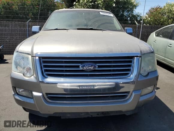 ✅ 2008 Ford Explorer Limited • VIN: 1FMEU65E38UA99897 • Lot: 70960545. Wystawiony na Copart z przebiegiem 189 324 mil. Bezpłatny archiwum sprzedaży aukcyjnych z USA i szczegółowy raport historii pojazdu na DreamBid. Zdjęcie 5.
