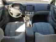 2009 Hyundai Elantra GLS z VIN KMHDU46D19U662677, wystawiony jako Copart lot #71426464 z przebiegiem 131 865 mil mil oraz Szkoda całkowita • Salvage title. Historia ofert i sprzedaży dostępna na DreamBid. Obrazek 8.