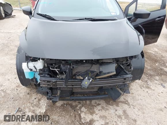 ✅ 2024 Nissan Versa S • VIN: 3N1CN8DV5RL899217 • Лот: 43102593. Опубликован ранее на IAAI с пробегом 15 738 миль. Бесплатный доступ к архиву аукционных продаж из США и подробный отчёт об истории автомобиля на DreamBid. Изображение 6.