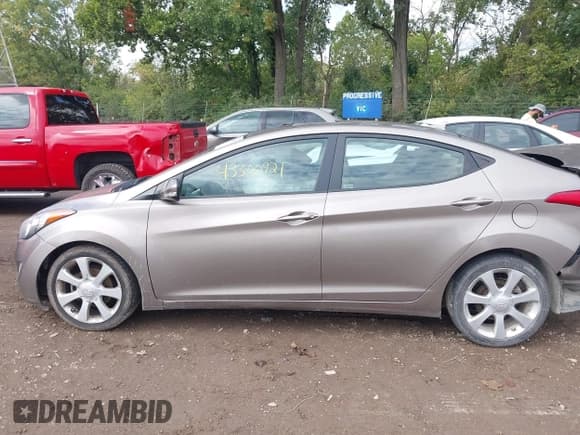 ✅ 2013 Hyundai Elantra GLS • VIN: 5NPDH4AE1DH417972 • Lot: 43300921. Listed on IAAI with 181,293 mi. Free auction sales archive from the USA and detailed vehicle history report at DreamBid. Image 15.