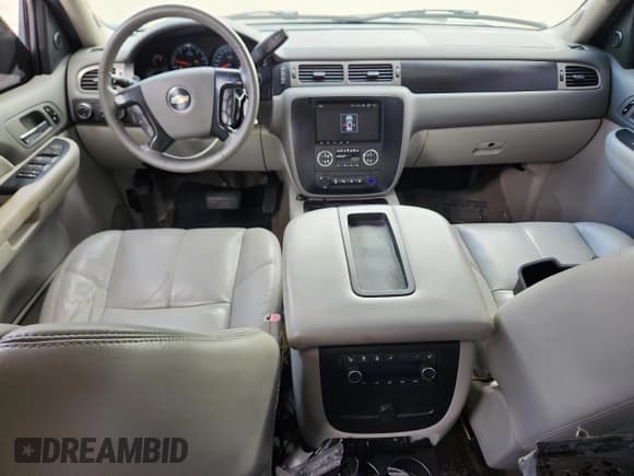 ✅ 2008 Chevrolet Suburban 1LT • VIN: 1GNFK16338J114793 • Lot: 70915985. Wystawiony na Copart z przebiegiem 235 245 mil. Bezpłatny archiwum sprzedaży aukcyjnych z USA i szczegółowy raport historii pojazdu na DreamBid. Zdjęcie 8.