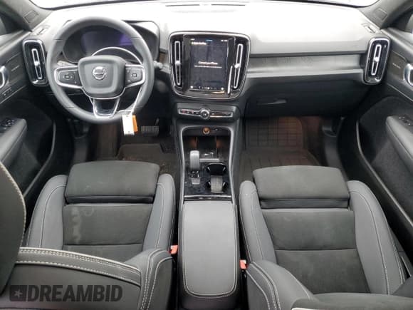 ✅ 2023 Volvo C40 Ultimate • VIN: YV4ED3GM3P2053467 • Лот: 44567405. Опубликован ранее на Copart с пробегом 9 630 миль. Бесплатный доступ к архиву аукционных продаж из США и подробный отчёт об истории автомобиля на DreamBid. Изображение 8.