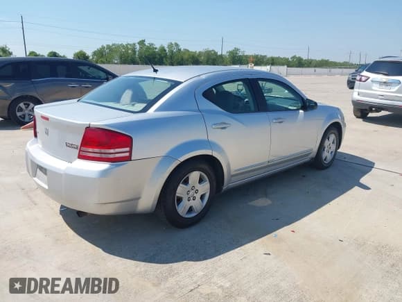✅ 2008 Dodge Avenger SE • VIN: 1B3LC46K68N611672 • Лот: 43344463. Опубликован ранее на IAAI с пробегом 287 753 миль. Бесплатный доступ к архиву аукционных продаж из США и подробный отчёт об истории автомобиля на DreamBid. Изображение 4.
