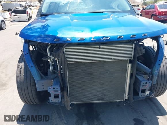 ✅ 2022 Ford Explorer XLT • VIN: 1FMSK7DH4NGC40979 • Lot: 42405024. Wystawiony na IAAI z przebiegiem 41 740 mil. Bezpłatny archiwum sprzedaży aukcyjnych z USA i szczegółowy raport historii pojazdu na DreamBid. Zdjęcie 18.