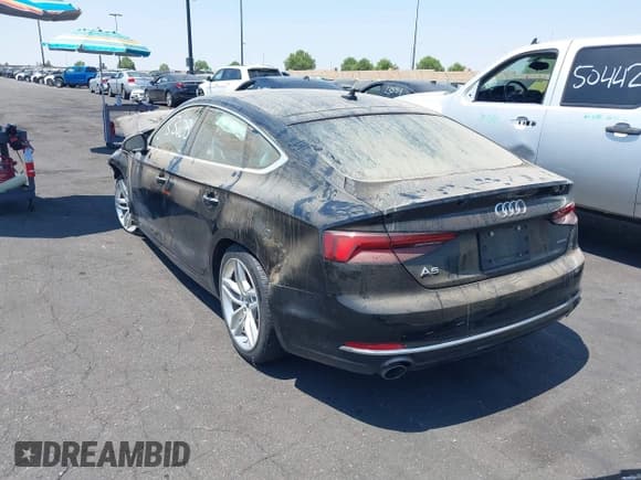 ✅ 2019 Audi A5 Sportback Premium • VIN: WAUANCF50KA054421 • Lot: 42933628. Wystawiony na IAAI z przebiegiem 64 835 mil. Bezpłatny archiwum sprzedaży aukcyjnych z USA i szczegółowy raport historii pojazdu na DreamBid. Zdjęcie 3.