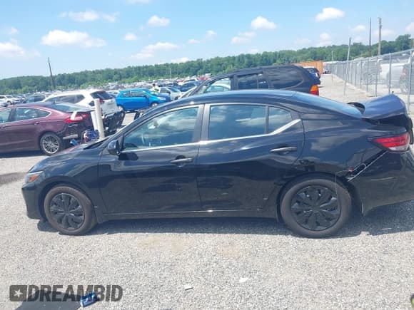 ✅ 2024 Nissan Sentra S • VIN: 3N1AB8BV9RY293392 • Lot: 42670749. Wystawiony na IAAI z przebiegiem 11 861 mil. Bezpłatny archiwum sprzedaży aukcyjnych z USA i szczegółowy raport historii pojazdu na DreamBid. Zdjęcie 14.