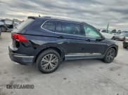 ✅ 2018 Volkswagen Tiguan SEL • VIN: 3VV3B7AX0JM068343 • Лот: 95180535. Опубликован ранее на Copart с пробегом 164 528 миль. Бесплатный доступ к архиву аукционных продаж из США и подробный отчёт об истории автомобиля на DreamBid. Изображение 3.