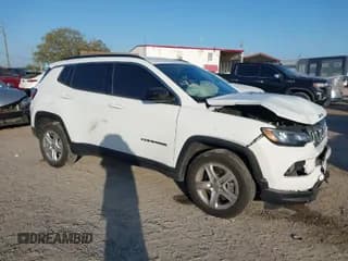 ✅ 2023 Jeep Compass Altitude • VIN: 3C4NJDBNXPT505639 • Lot: 41801434. Wystawiony na IAAI z przebiegiem 14 638 mil. Bezpłatny archiwum sprzedaży aukcyjnych z USA i szczegółowy raport historii pojazdu na DreamBid. Zdjęcie 1.