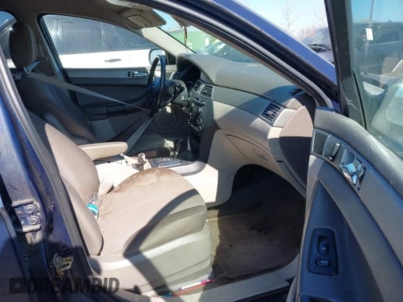 ✅ 2005 Chrysler Pacifica • VIN: 2C4GM48L35R447993 • Лот: 41528088. Опубликован ранее на IAAI с пробегом 152 825 миль. Бесплатный доступ к архиву аукционных продаж из США и подробный отчёт об истории автомобиля на DreamBid. Изображение 5.