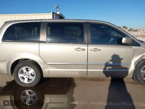 ✅ 2008 Dodge Grand Caravan SXT • VIN: 1D8HN54P48B136240 • Лот: 43348731. Опубликован ранее на IAAI с пробегом 143 410 миль. Бесплатный доступ к архиву аукционных продаж из США и подробный отчёт об истории автомобиля на DreamBid. Изображение 13.