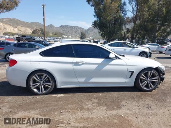 ✅ 2015 BMW 4 Series 435i • VIN: WBA3R1C57FK193807 • Lot: 41967964. Wystawiony na IAAI z przebiegiem 126 245 mil. Bezpłatny archiwum sprzedaży aukcyjnych z USA i szczegółowy raport historii pojazdu na DreamBid. Zdjęcie 14.