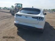 ✅ 2024 Ford Mustang Mach-E Premium • VIN: 3FMTK3SU0RMA15449 • Lot: 42515603. Wystawiony na IAAI z przebiegiem 13 910 mil. Bezpłatny archiwum sprzedaży aukcyjnych z USA i szczegółowy raport historii pojazdu na DreamBid. Zdjęcie 17.